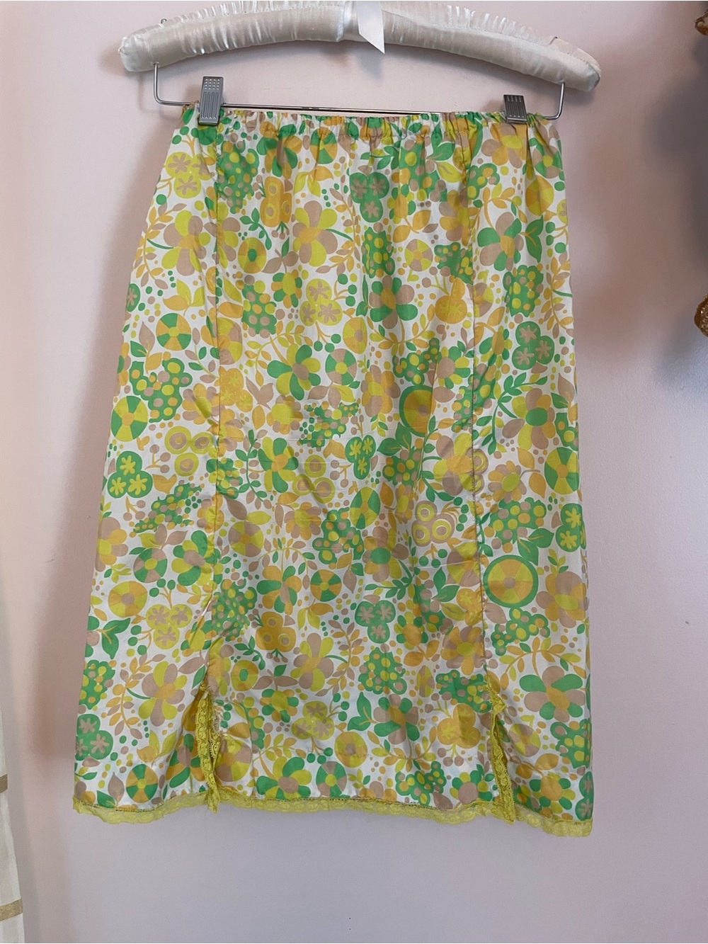Artemis Swishy Sound Floral Print Yellow & Green Midi Skirt 28” Waist